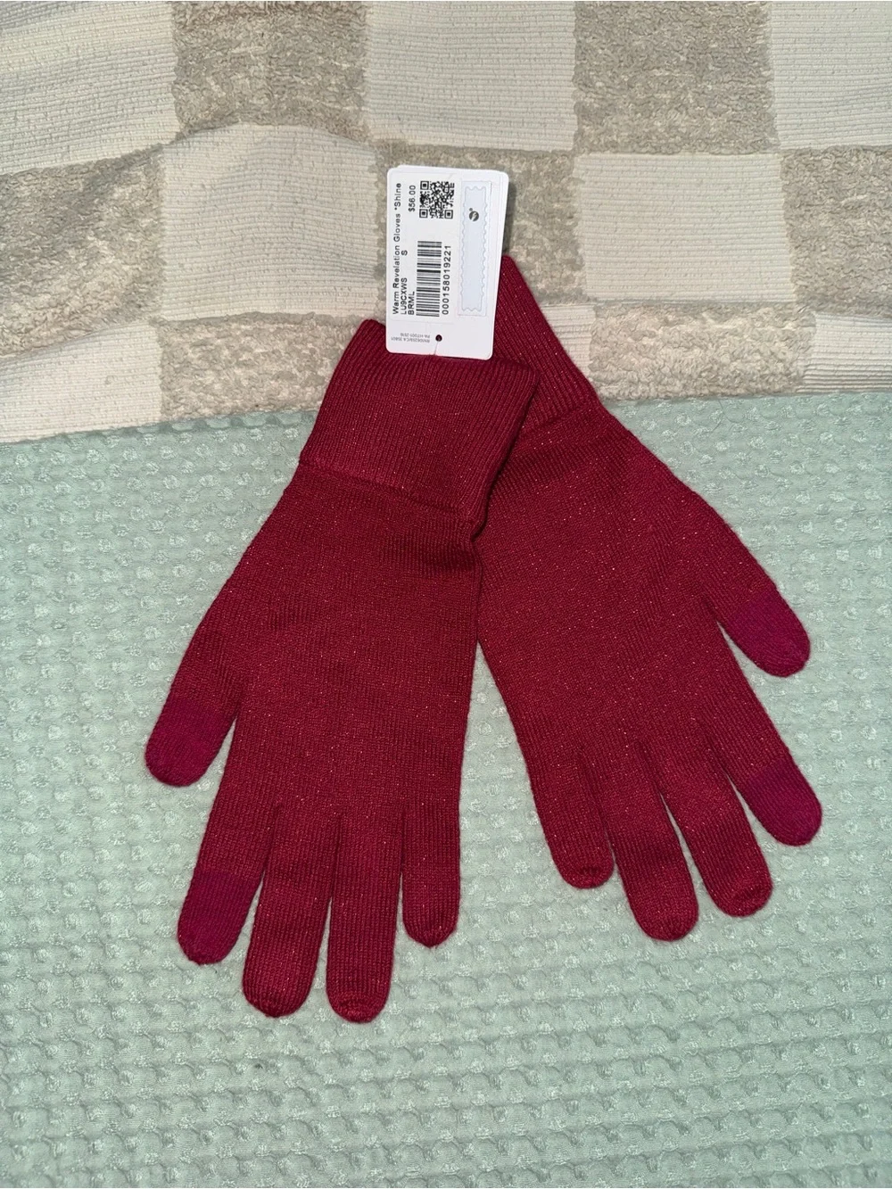 NWT Lululemon Warm Revelation Gloves *Shine size Small